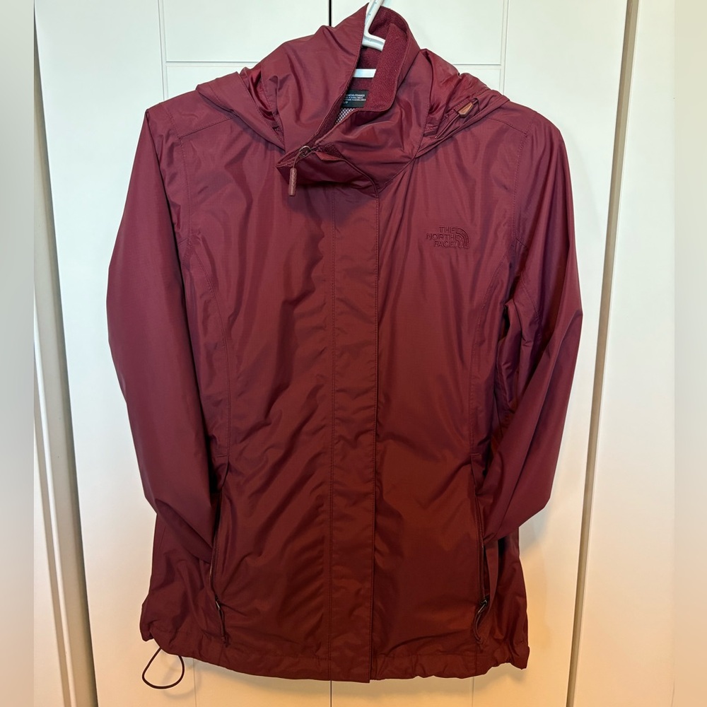 The North Face resolve Maroon Women's Jacket